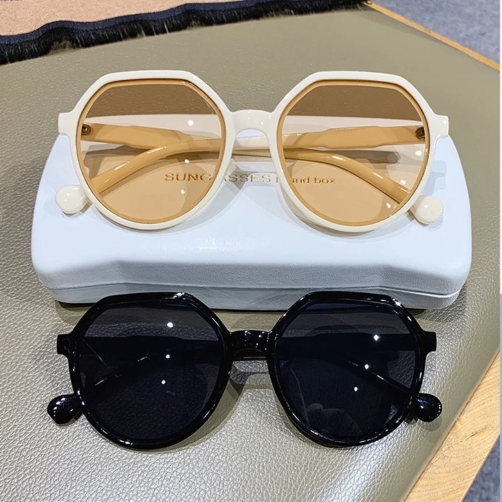 **CLOVER* Black Retro Solid Color Fashion Sunglasses